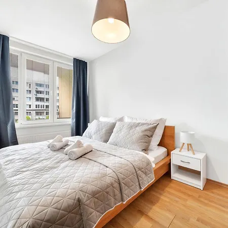 Modern Near Centre - Balcony *