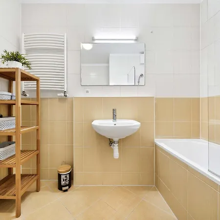 Modern Near Centre - Balcony *