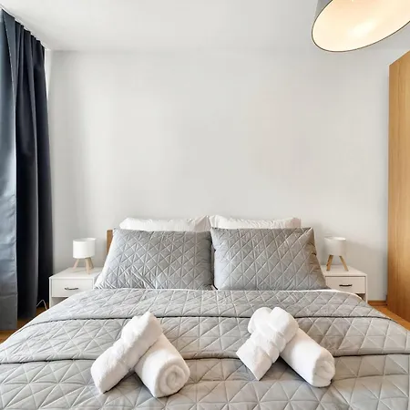 Modern Near Centre - Balcony *
